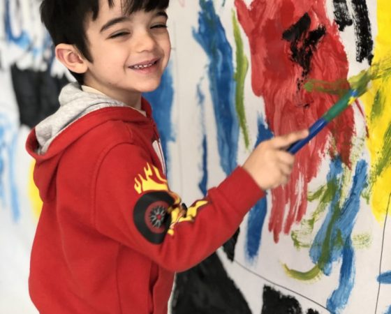 Els nens i les nenes de P3-C hem descobert Piet Mondrian i hem sigut artistes durant uns dies