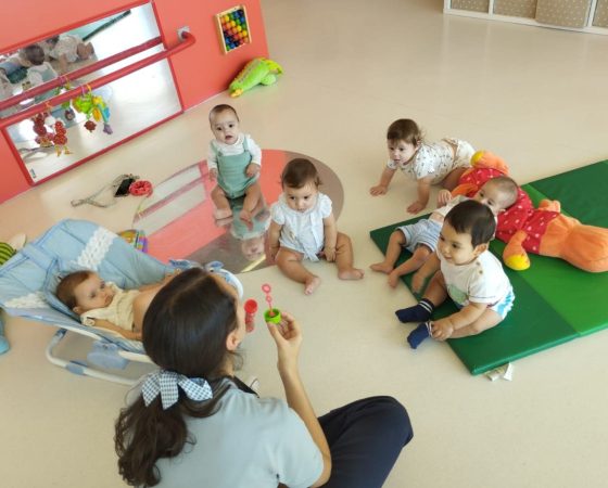 Los Koalas experimentamos con bolsas de gel de colores y pompas de jabón.