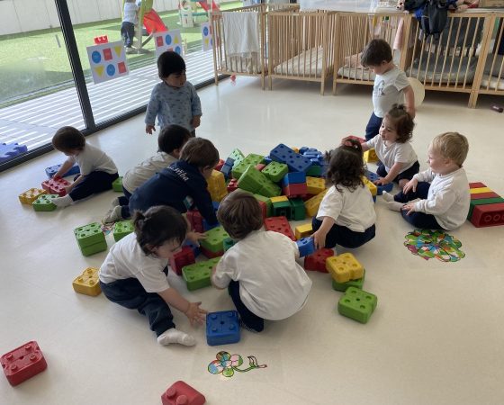 «Els micos» juguem amb construccions