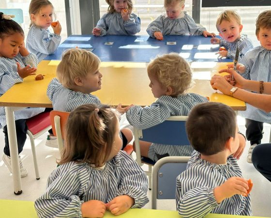 Els tigres treballem els sentits experimentant amb el moniato i la magrana