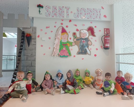 La classe dels Coales us ensenyem com hem celebrat Sant Jordi!